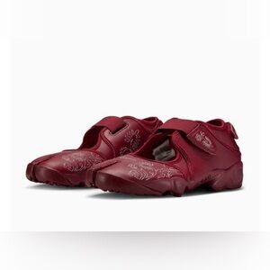 Nike Air Rift
Botanical Stitch Team Red